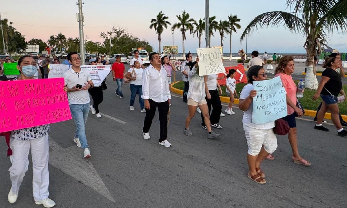 Marcha de personal sanitario del Hospital General de Chetumal.