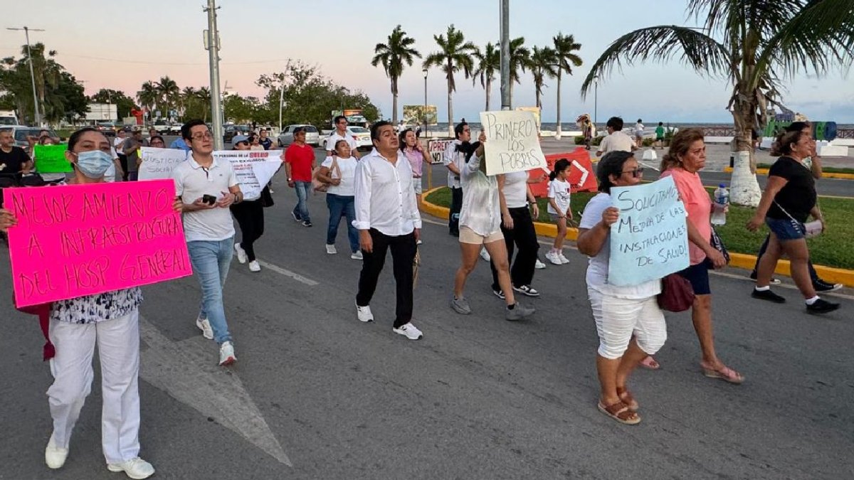 Marcha de personal sanitario del Hospital General de Chetumal.