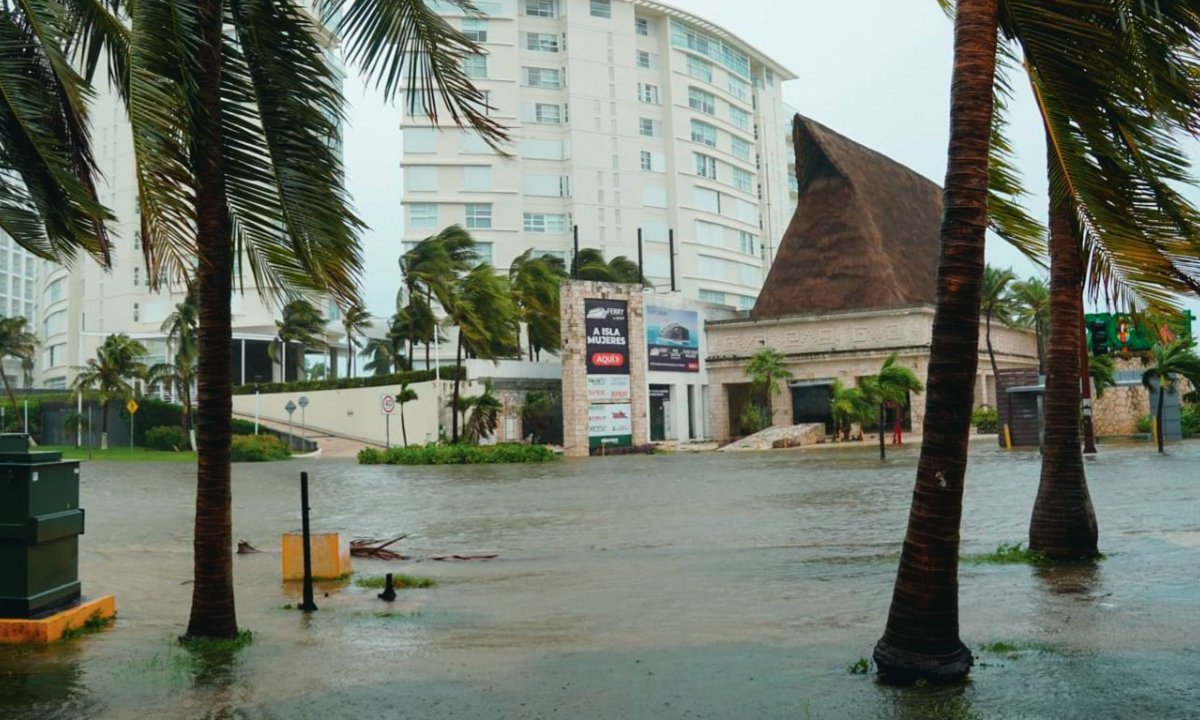 Inundaciones en Cancún por el huracán Helene.