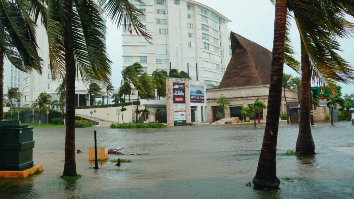 Inundaciones en Cancún por el huracán Helene.