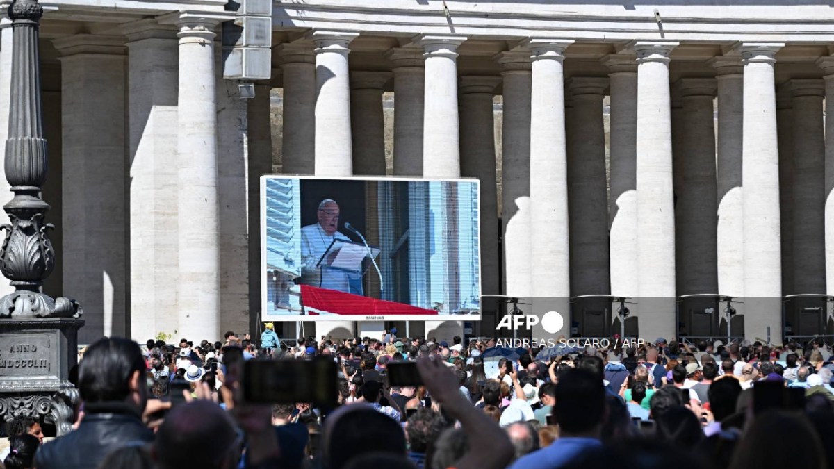 El papa ora por rehenes israelíes.