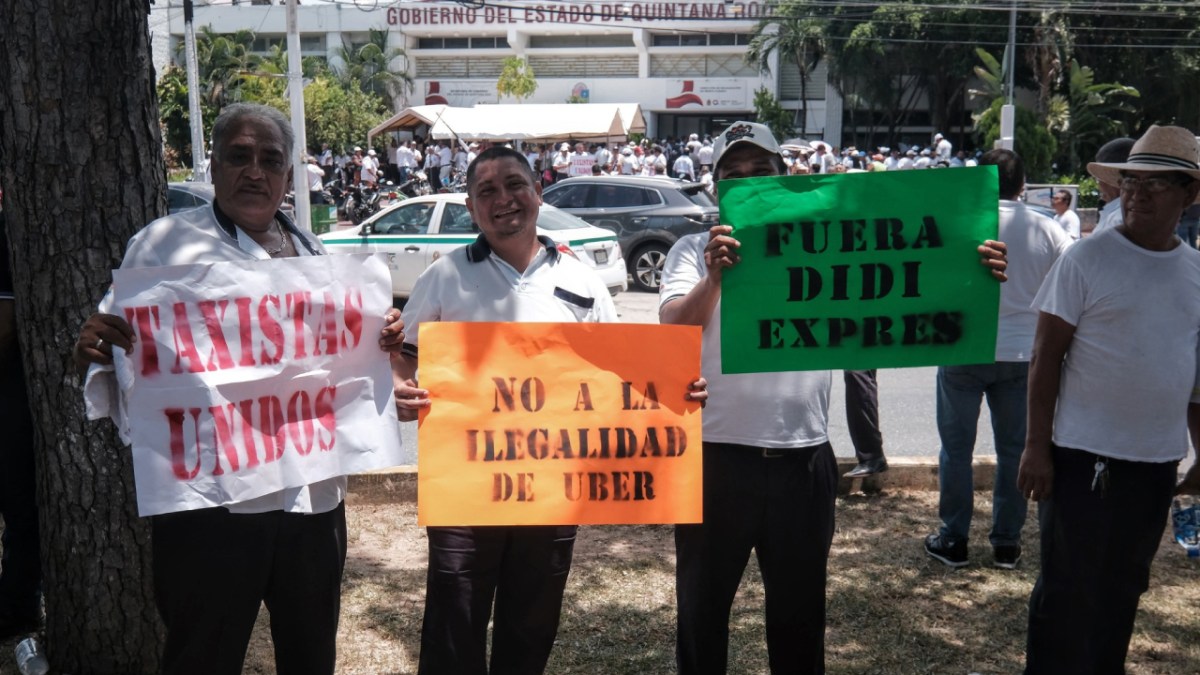 Manifestación de taxistas contra Uber, en Cancún.