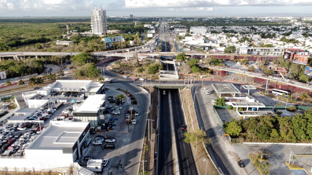 Cierres viales en Cancún por diversas obras.