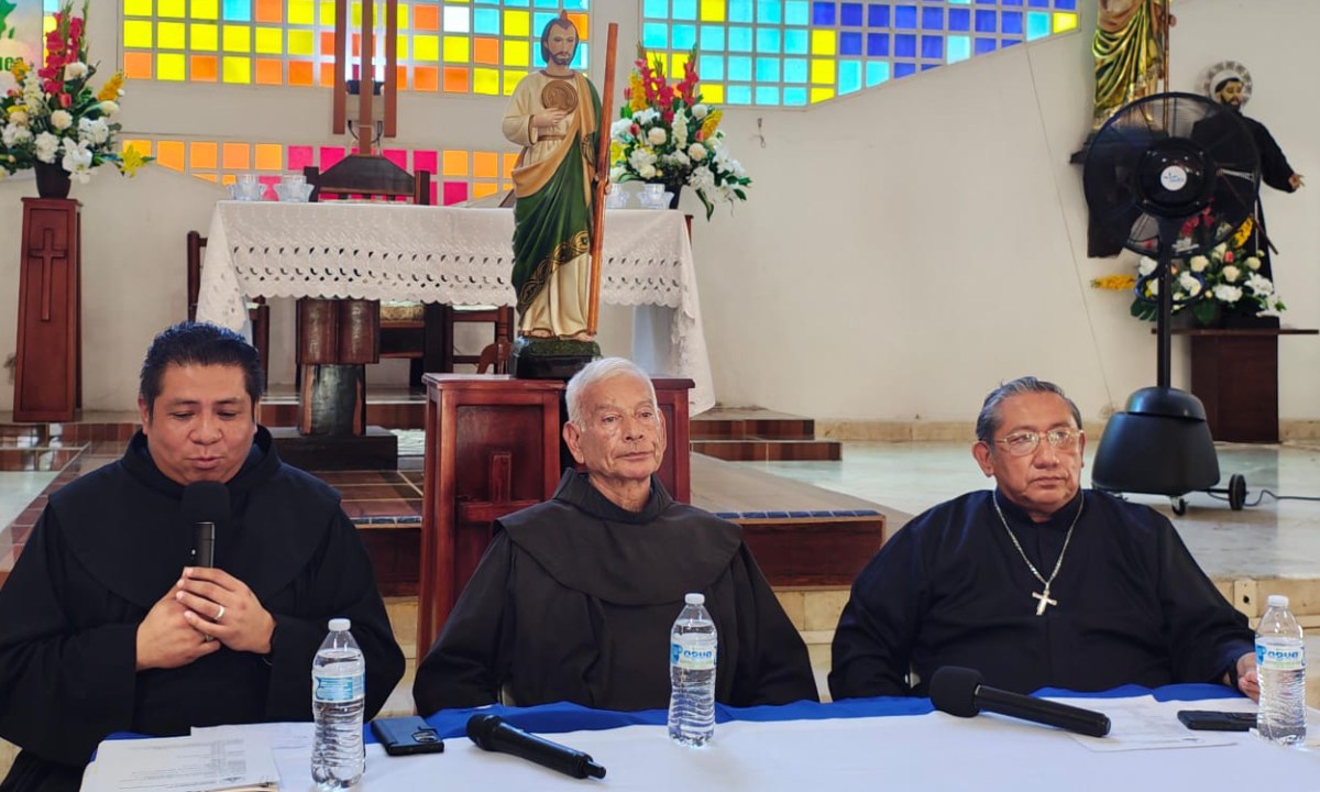 Conferencia de prensa de sacerdotes en Chetumal.