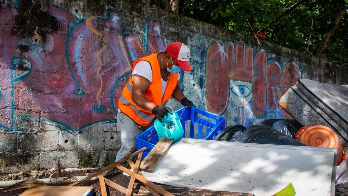 Levantamiento de basura en calles de Cozumel.