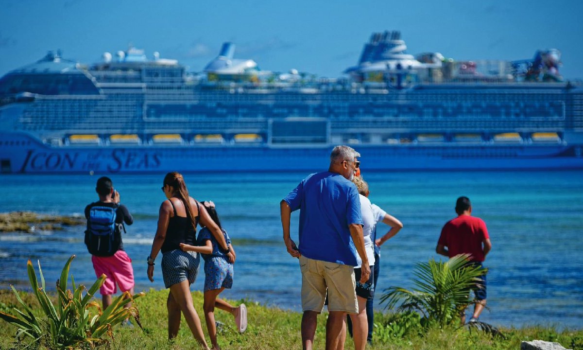 Turistas de crucero en Mahahual.