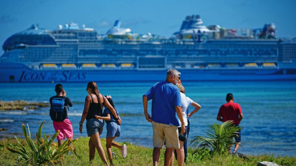 Turistas de crucero en Mahahual.