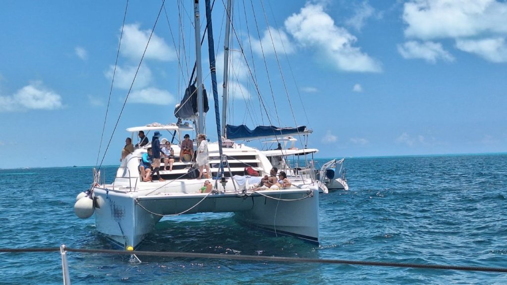 Embarcación en las costas de Quintana Roo.