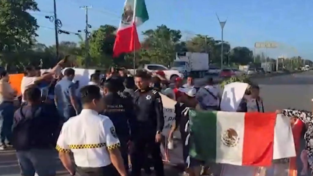 Estallan vecinos y protestan en las calles.