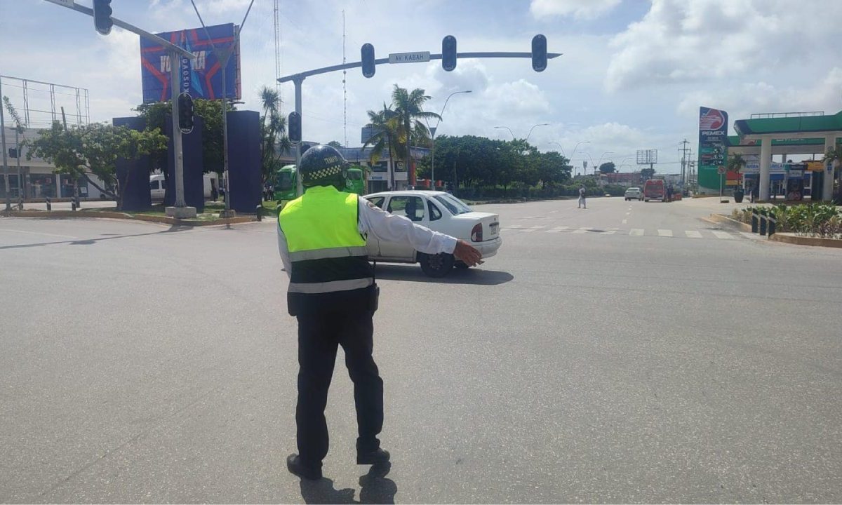 En Cancún aún hay cierres viales.