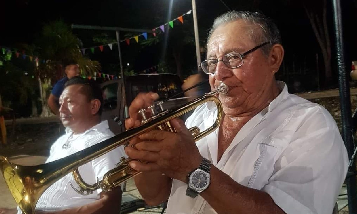 César Anselmo Cauich Kau recibió la medalla.