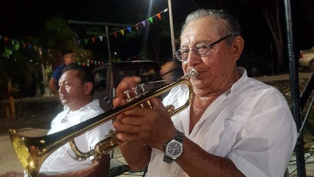 César Anselmo Cauich Kau recibió la medalla.