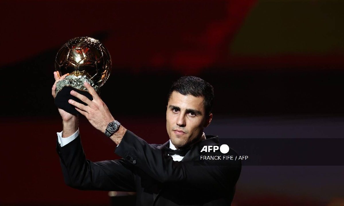 Pep Guardiola aplaudió el reconocimiento a Rodri.