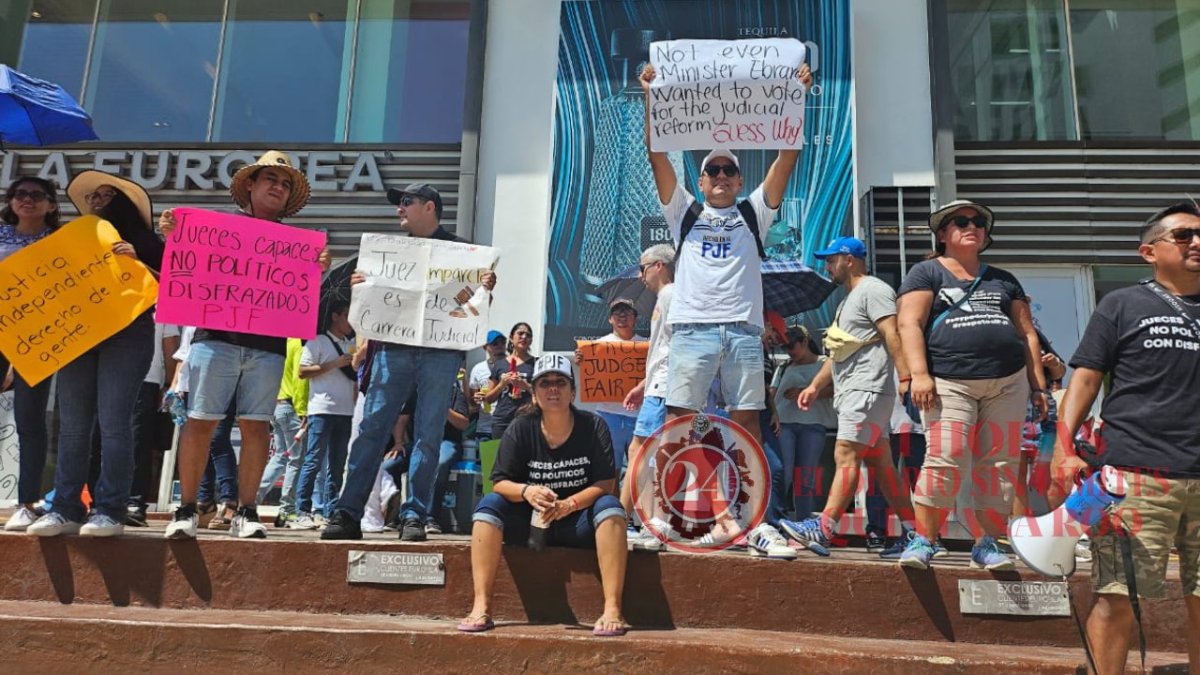 Protesta contra la Reforma Judicial en Cancún.