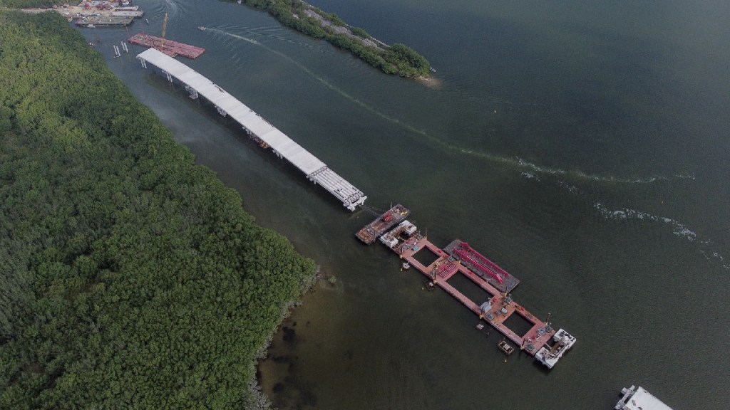 Construcción del Puente Nichupté, en Cancún.