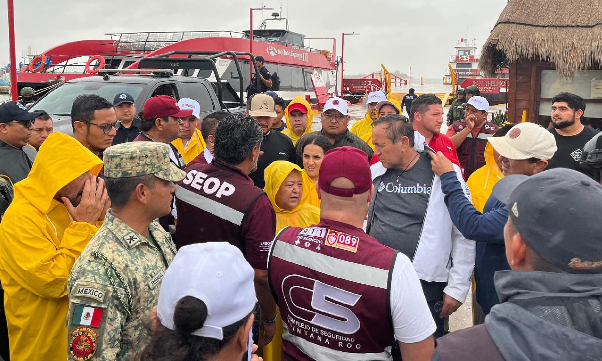 Autoridades y ciudadanos, en acciones por el paso del huracán Milton.