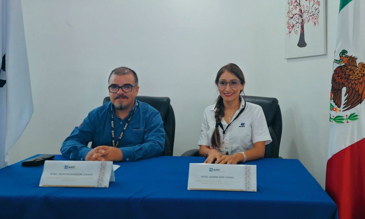 Conferencia de prensa de representantes del SAT en Quintana Roo.