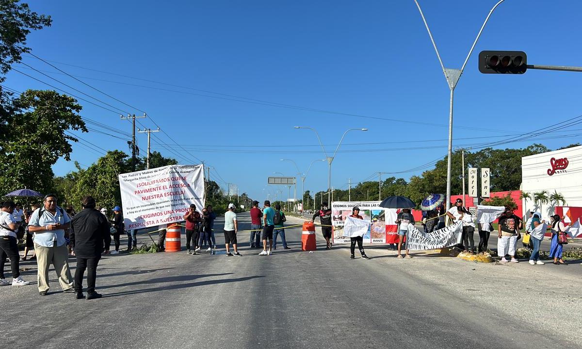 Bloquean avenida López Portillo y Carretera Gas Auto.