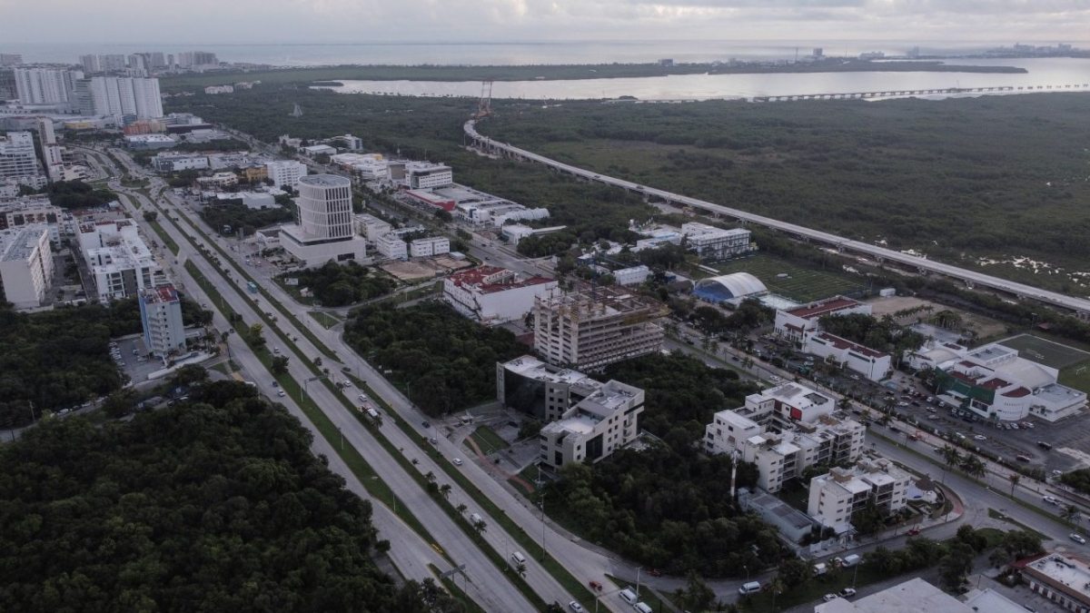 Cierres viales en Cancún.