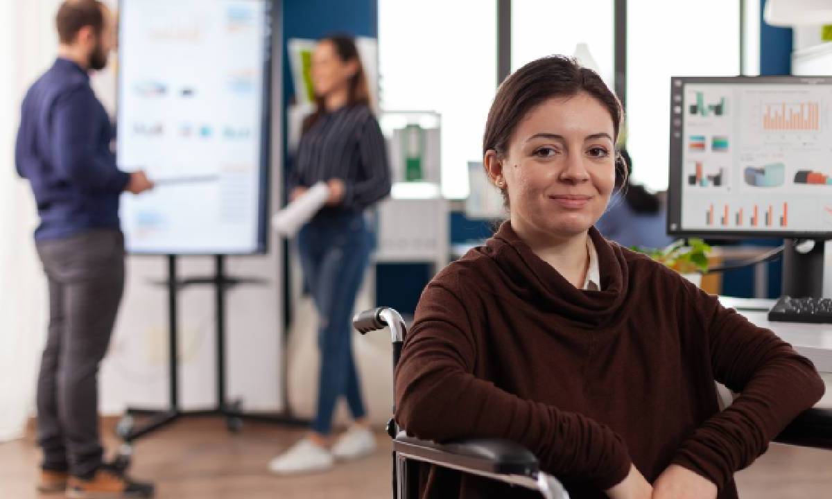 Continúa en marcha el programa "Inclúyeme y Empléame".