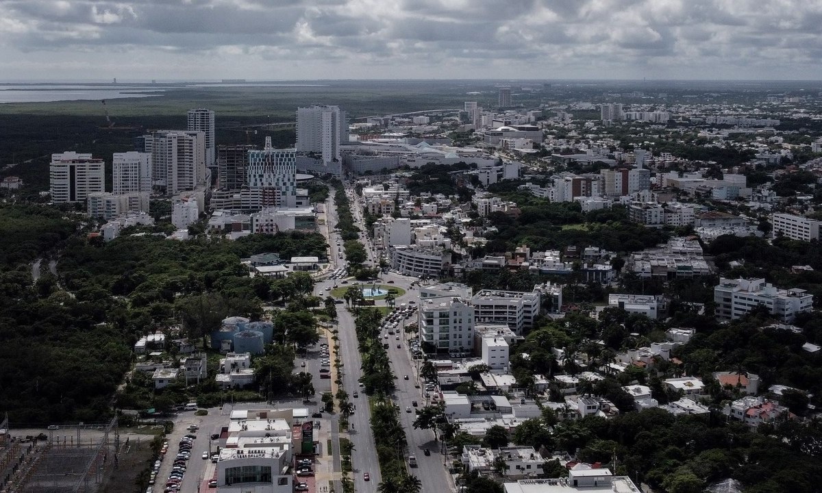 Cierres viales en Cancún.