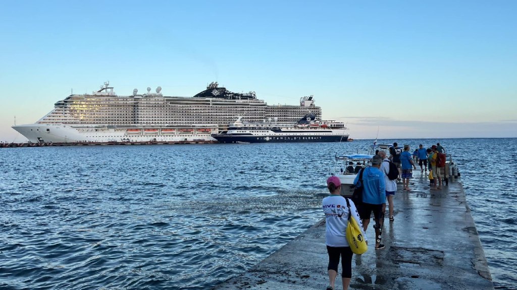 Usuarios de cruceros en el Caribe Mexicano.