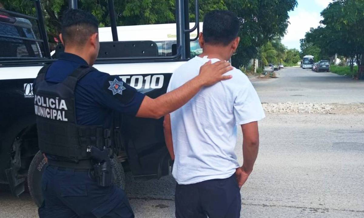 Detenido por tirar basura en Cancún.