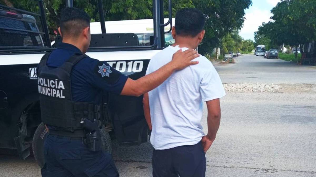 Detenido por tirar basura en Cancún.