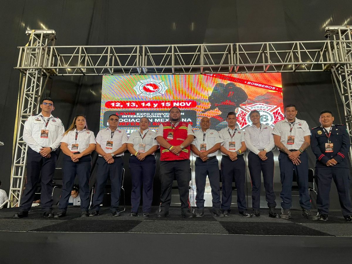 Bomberos participan en convención internacional.