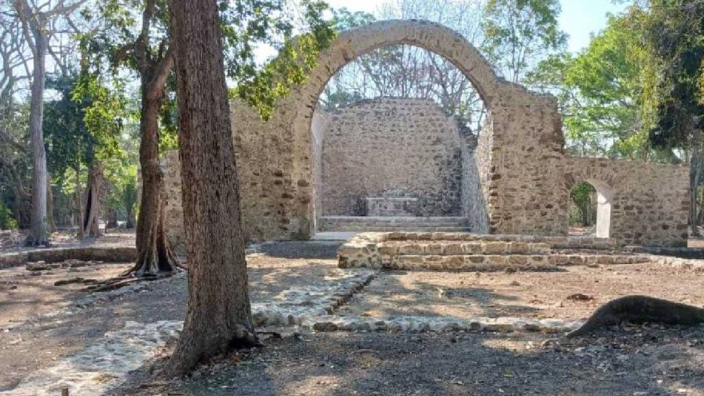 Zona arqueológica de Oxtankah reabrió al público.