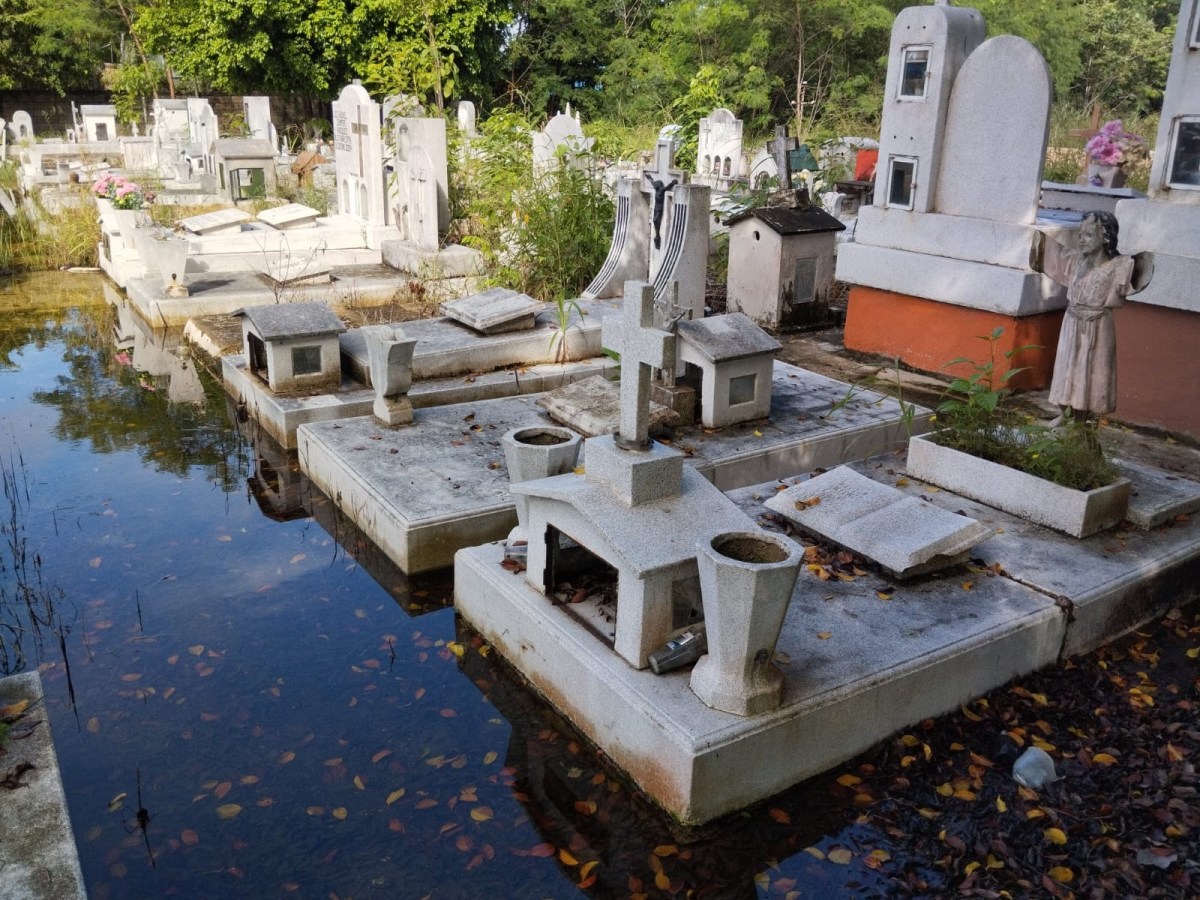 Abandono en cementerio de Chetumal