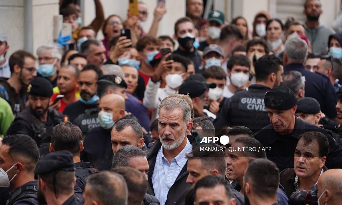 Asesinos les gritaron a los reyes de España.