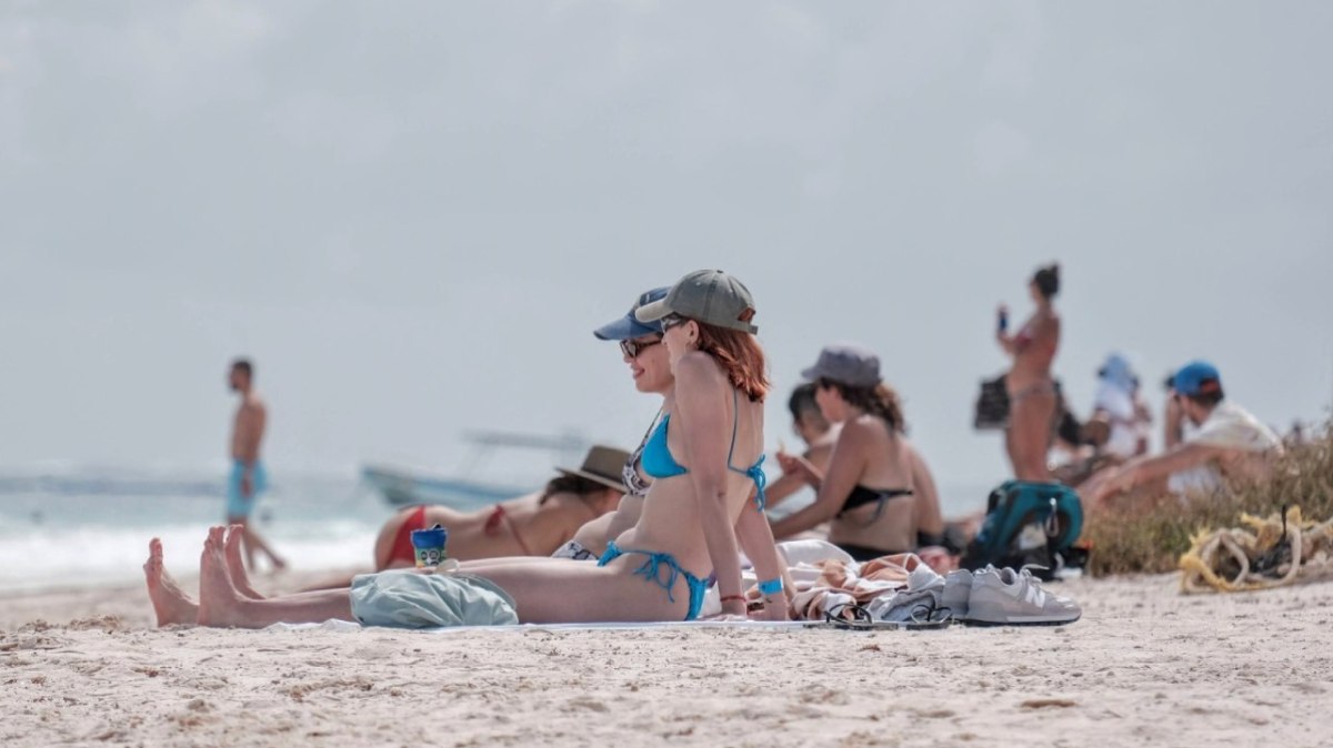 Bañistas en Cancún.