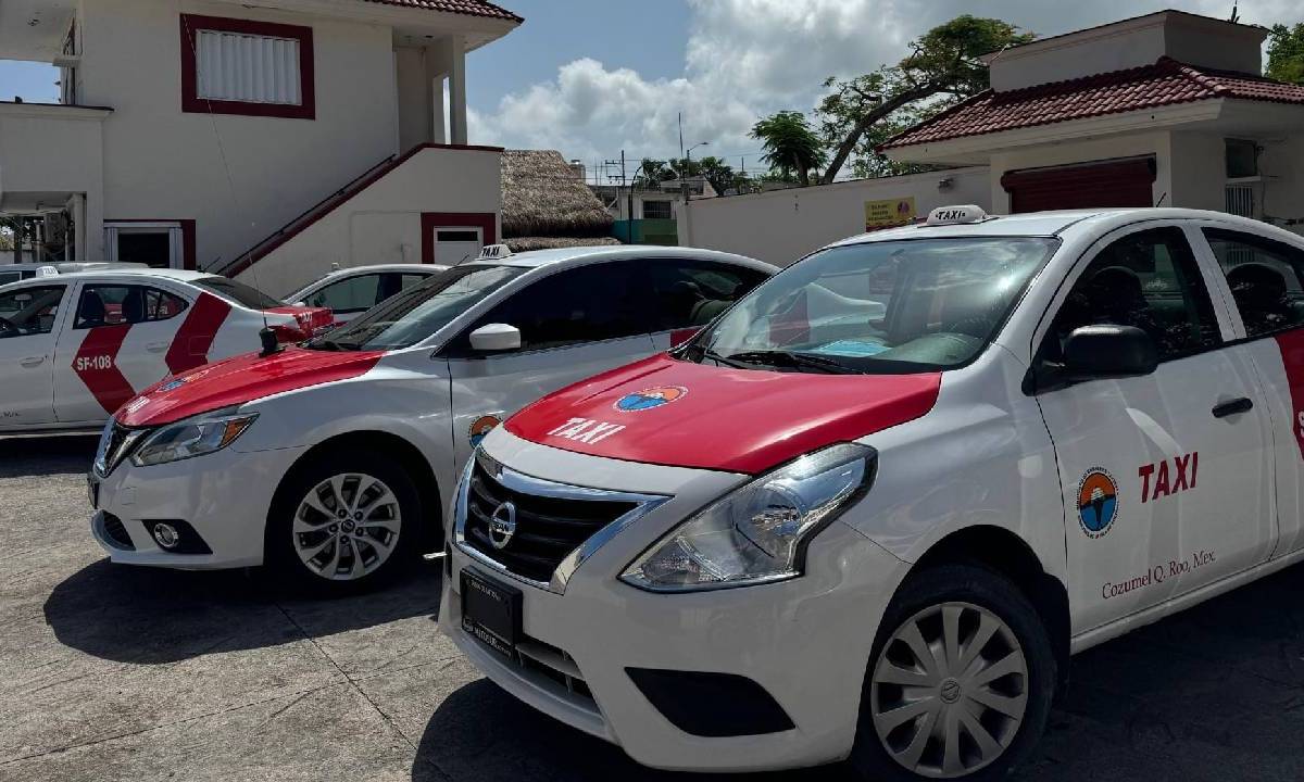 Taxistas de Cozumel.