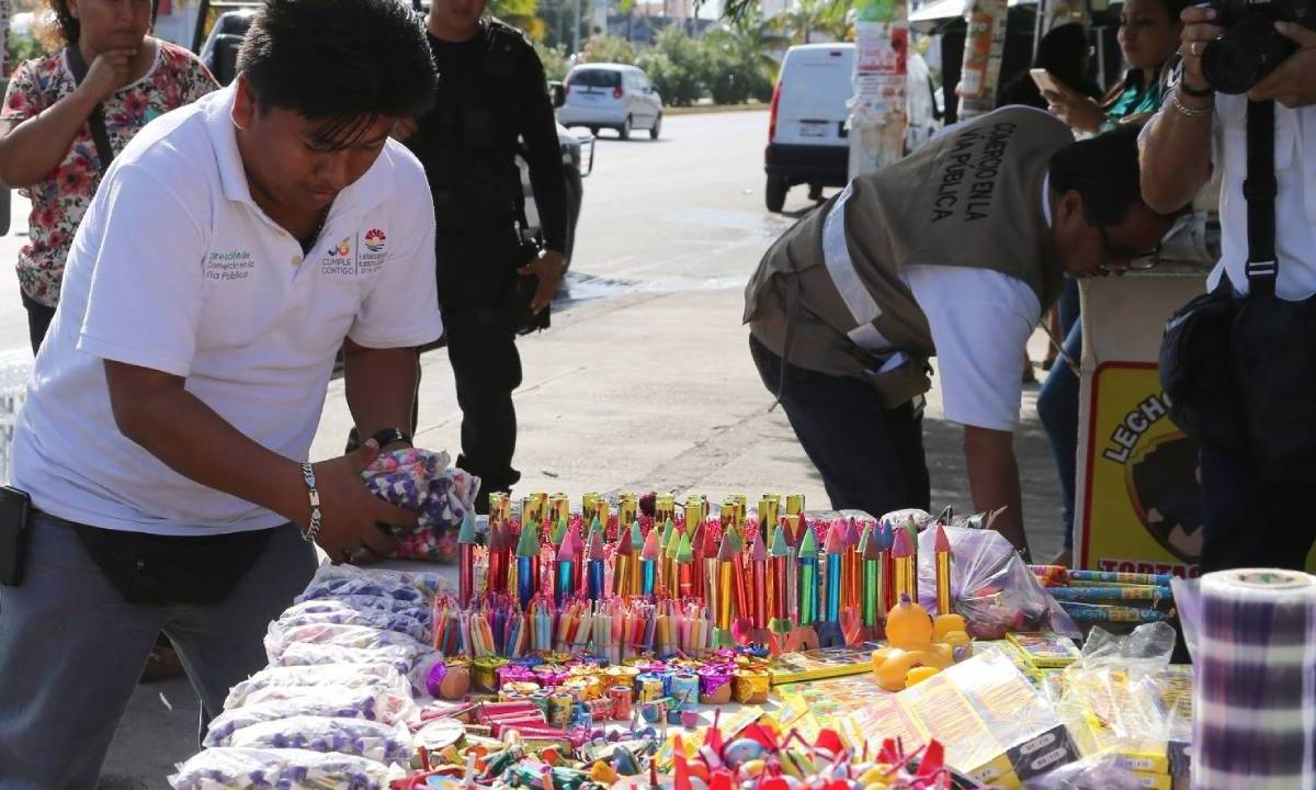 Confiscan pirotecnia en Cancún.