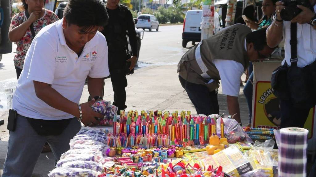 Confiscan pirotecnia en Cancún.