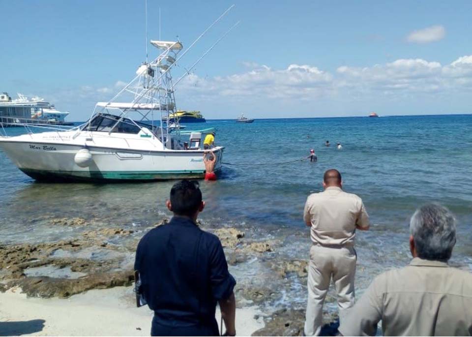 Encalla yate en Cozumel