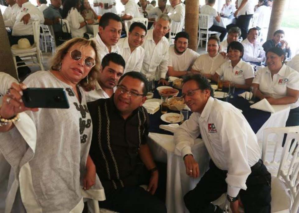 Reaparece Elba Esther Gordillo en Chiapas