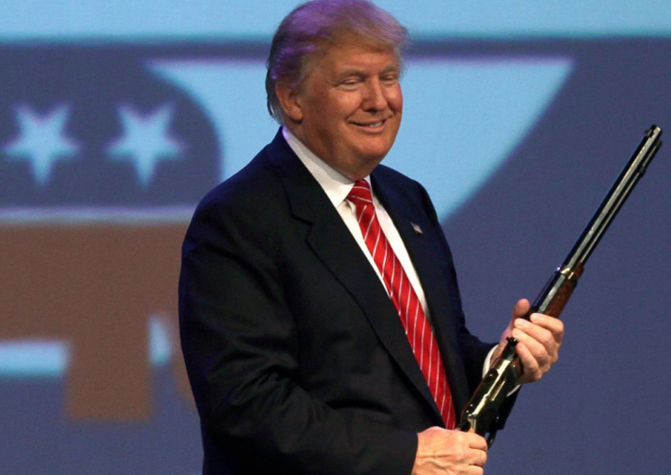 Trump dijo que va a revocar el estatus de Estados Unidos como signatario del Tratado de Comercio de Armas de la ONU, que regula el comercio internacional de armas convencionales.