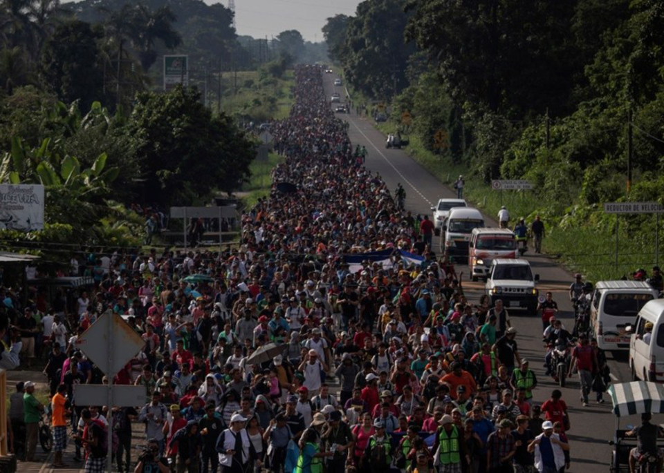 La prioridad de México es darle la atención a los migrantes que pasan por el país y se entregarán tarjetas migratorias para hondureños y salvadoreños, afirmó Olga Sánchez Cordero, secretaria de Gobernación.