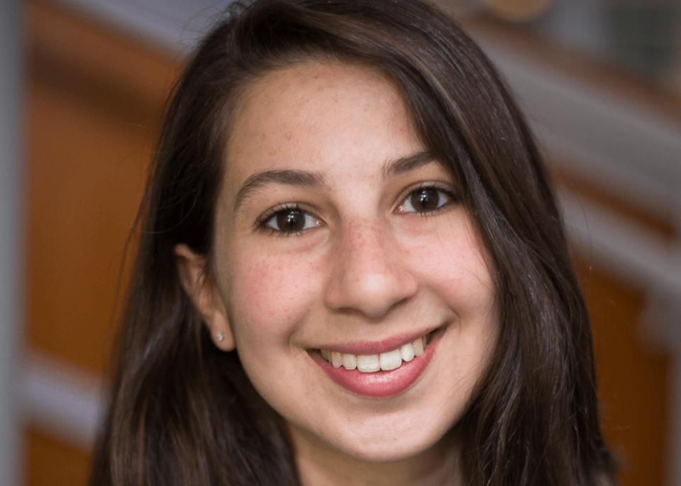 La primera fotografía de un agujero negro fue posible gracias a una experta en ciencias de la computación de 29 años que ayudó a crear el algoritmo con el que se creó la imagen.