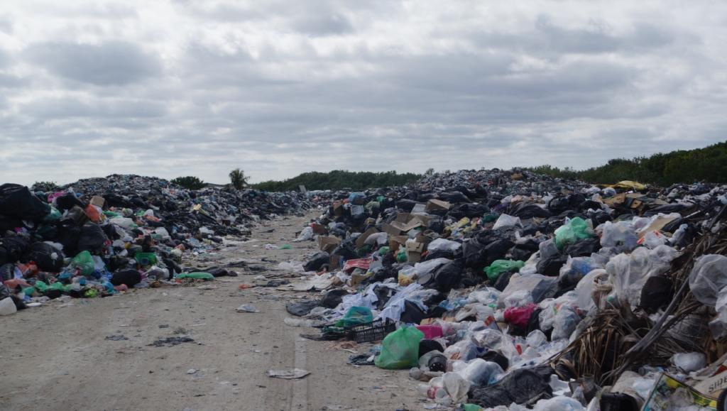 Ayuntamiento cardenense prevé construir relleno sanitario para Holbox