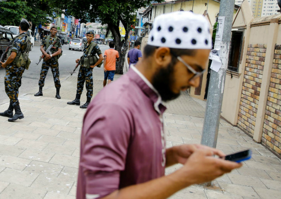 Al menos 15 personas murieron durante un enfrentamiento entre las fuerzas de seguridad y un grupo armado sospechoso de los atentados registrados en Sri Lanka.