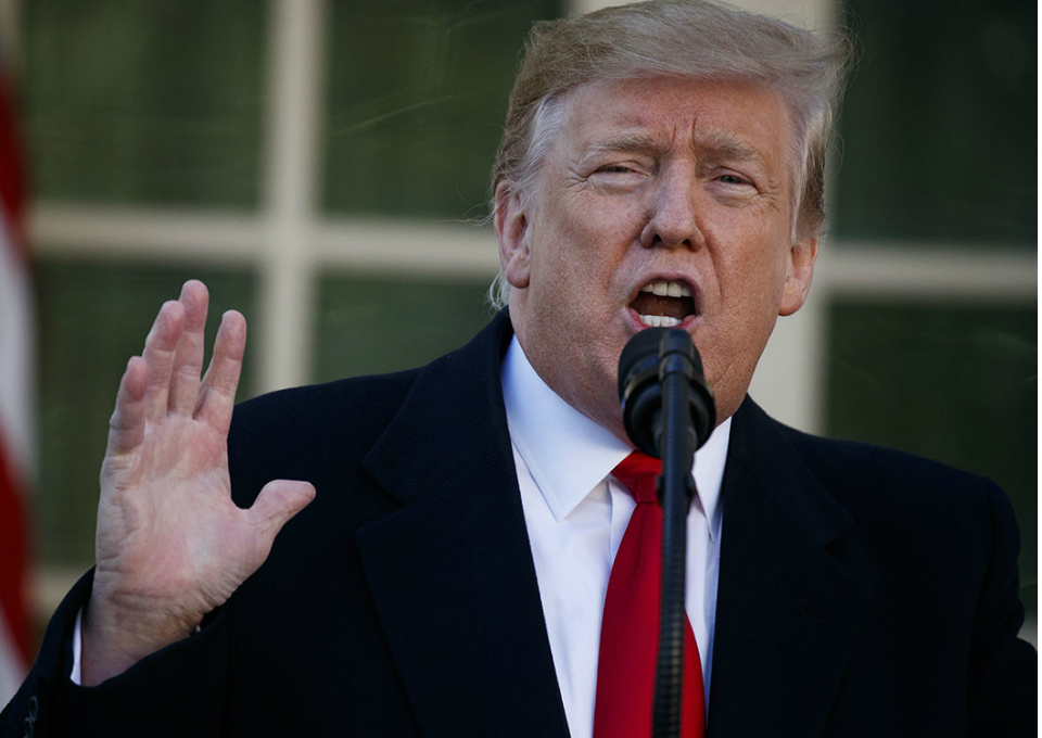 Donald Trump afirmó este martes que Estados Unidos impondría sanciones y un embargo total a Cuba, si continúa su apoyo militar al gobierno de Nicolás Maduro.