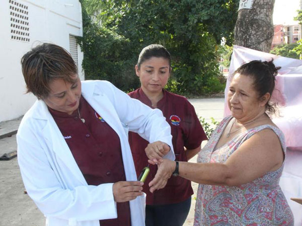 Inician campañas de salud en los tianguis de Cancún
