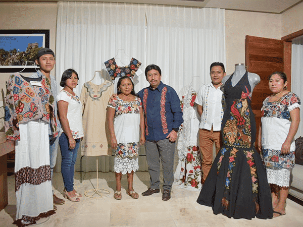 Reciben a ganadores del Concurso Estatal de Textil 2019