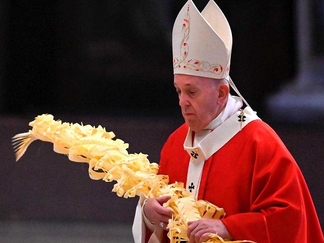 Celebra Papa Francisco misa del Domingo de Ramos con pocos fieles