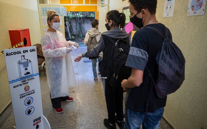 Agresividad de variante brasileña provoca que los jóvenes se contagien más de Covid-19