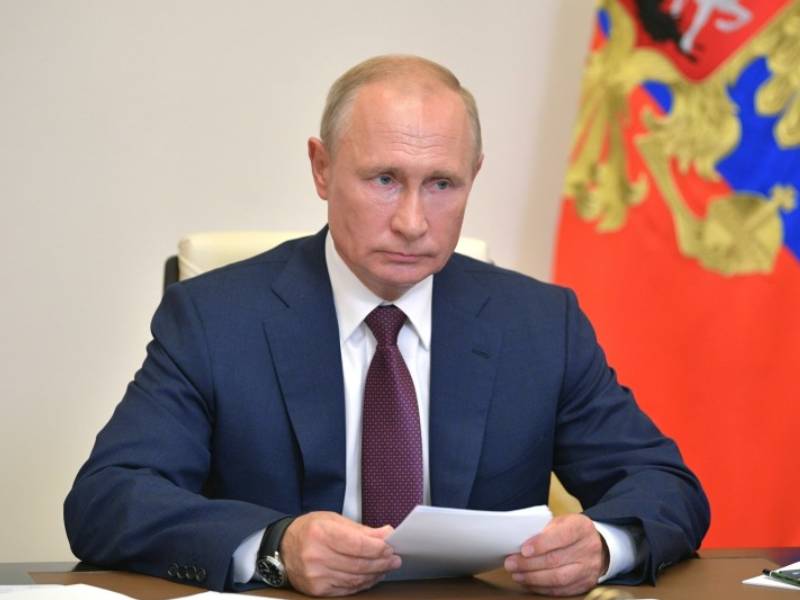 20 años en el poder no parecen ser suficientes para Vladimir Putin