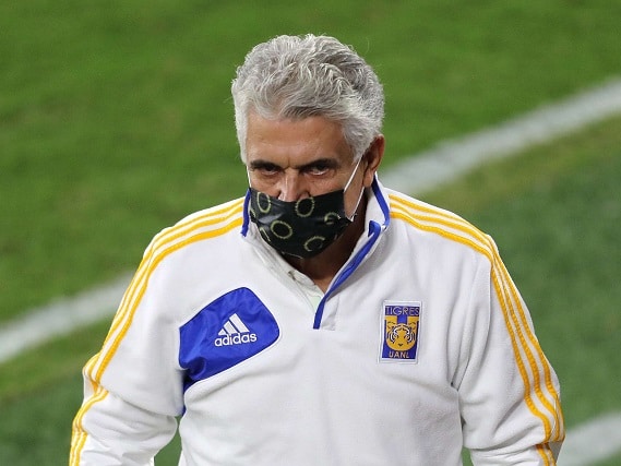 Afición de Tigres se rinde ante Ferreti en su último clásico regio